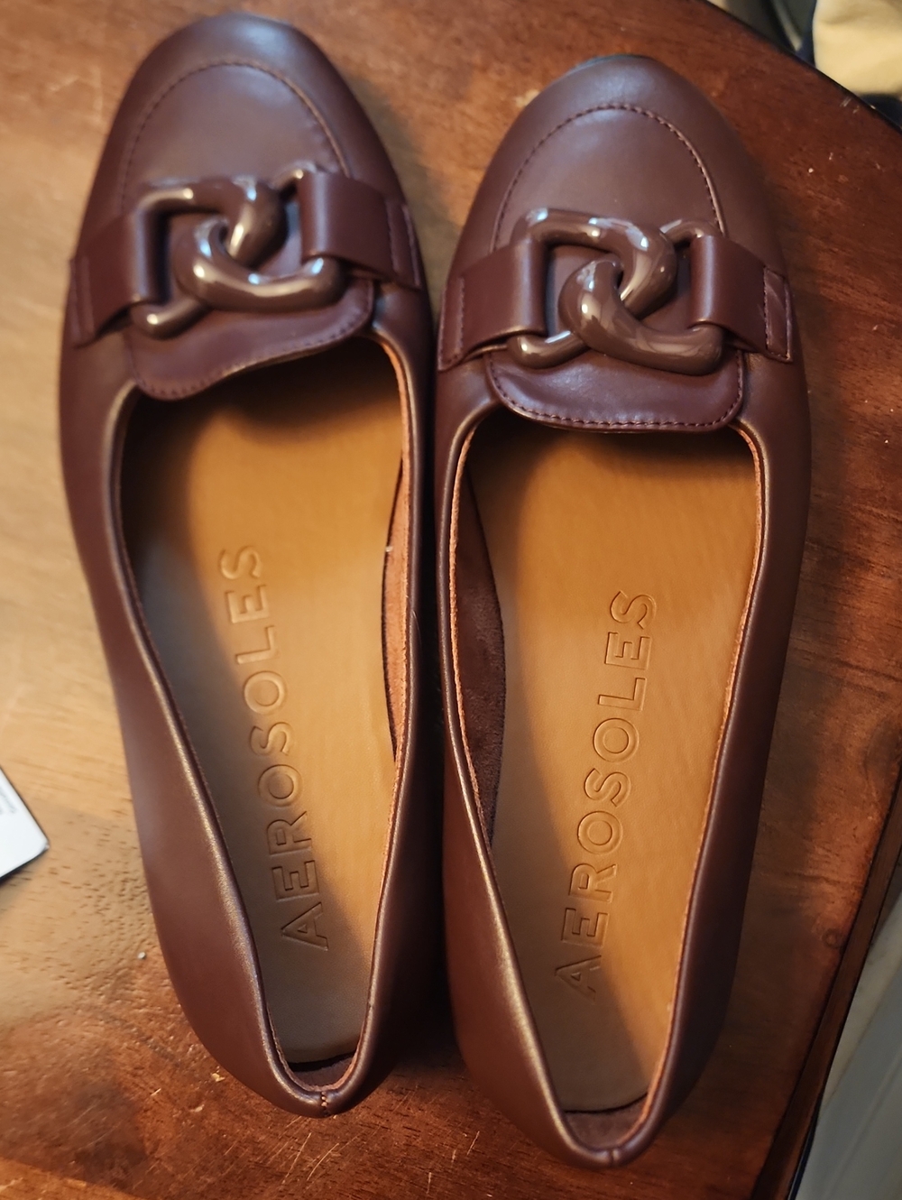 AEROSOLES Women's Burgandy Loafers with Chain-Accent